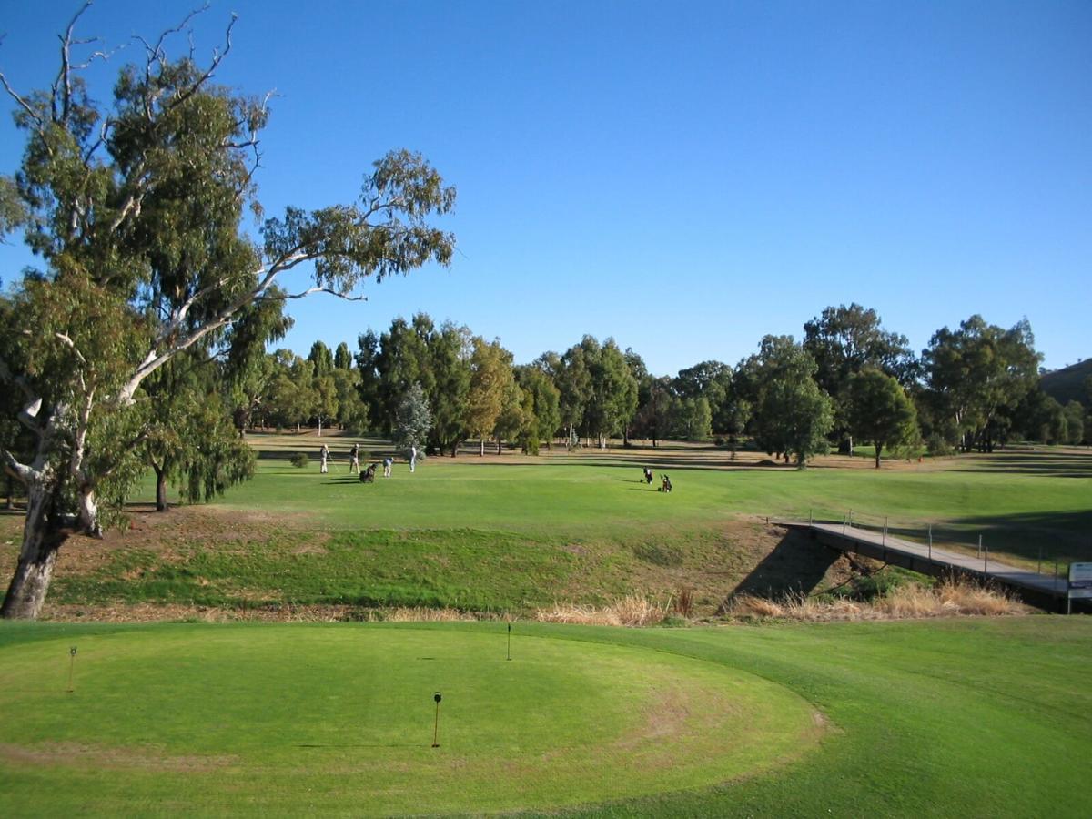 Gundagai Tourist Suites Bagian luar foto